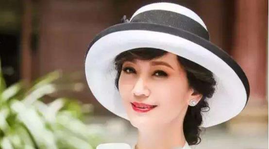 趙雅芝一生「最恨的」兩個女人，一個跟她「搶男人」，一個曝光她的婚外情